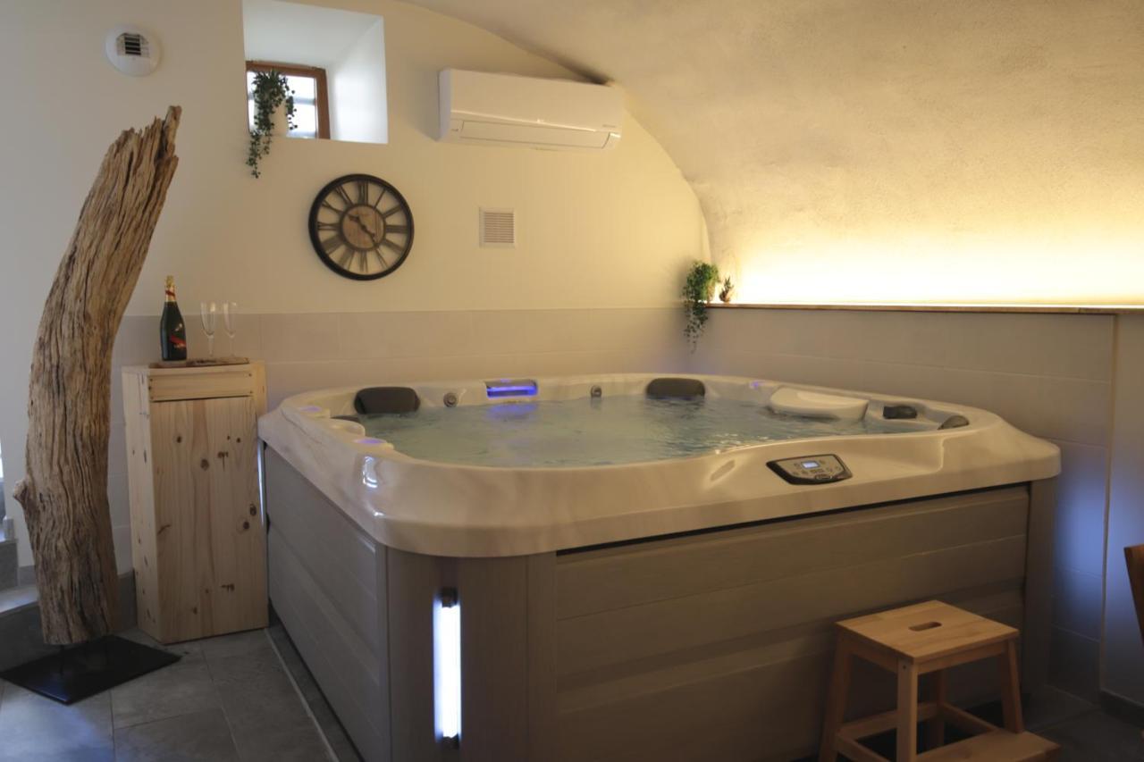 Gite De Charme Haut De Gamme Avec Jacuzzi Et Sauna Privatifs Donzere Exterior photo